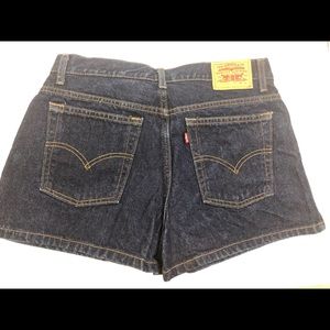 Vintage Levis Dark high waisted Denim Shorts 32"